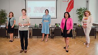 V.l.n.r: Simone Oremovic, Executive Vice President RHI Magnesita, Sabine Herlitschka, IV-Vizepräsidentin, Maria Pernegger, Studienautorin und Geschäftsführerin Media Affairs, Renate Anderl, AK-Präsidentin, Gudrun Meierschitz, Vorständin Acredia